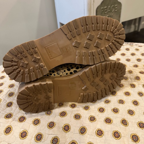 Dolce Vita for Anthropologie Leopard Print Ankle Boots with Red Laces Size 8 - Picture 6 of 8